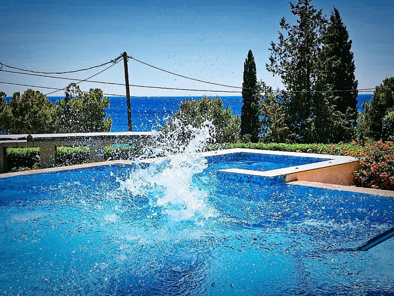 Villa Costamare - Enjoy Lazy Days On The Private Pool-Jacuzzi Pefki  외부 사진