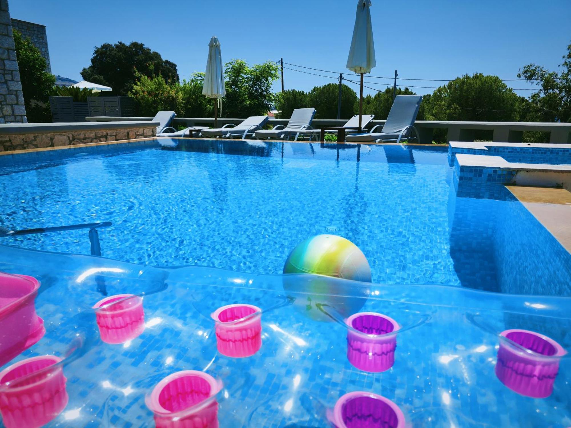 Villa Costamare - Enjoy Lazy Days On The Private Pool-Jacuzzi Pefki  외부 사진